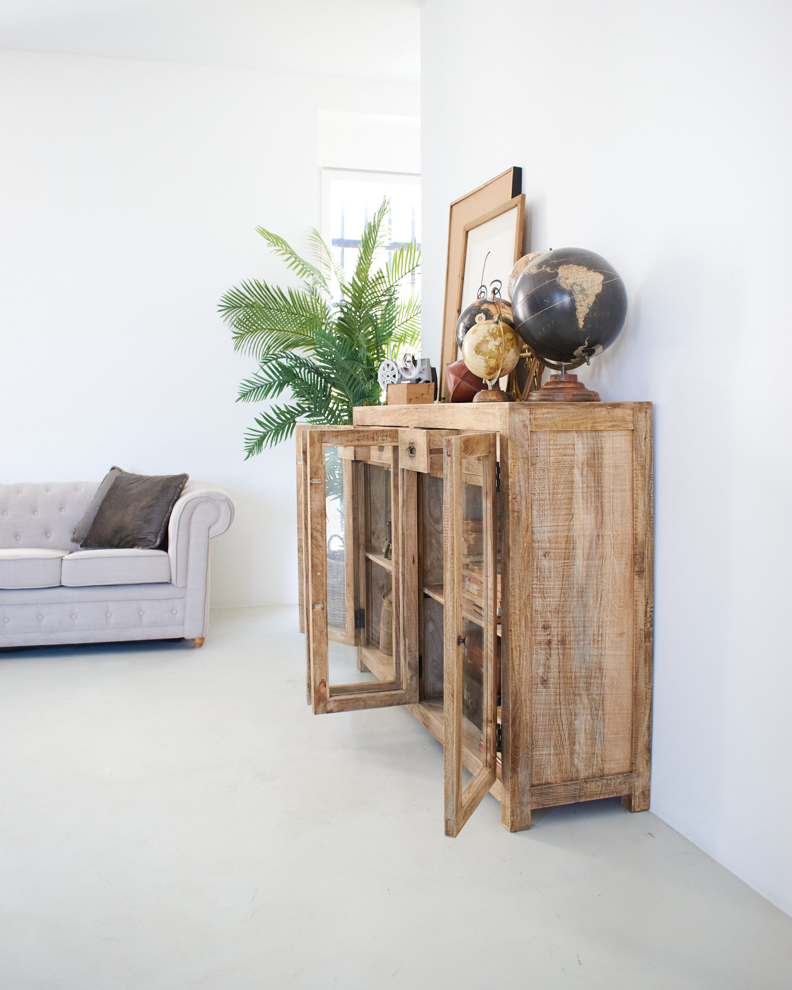 Credenza in legno massello e vetro East Colonial 160 cm - OrchideaMilano1981
