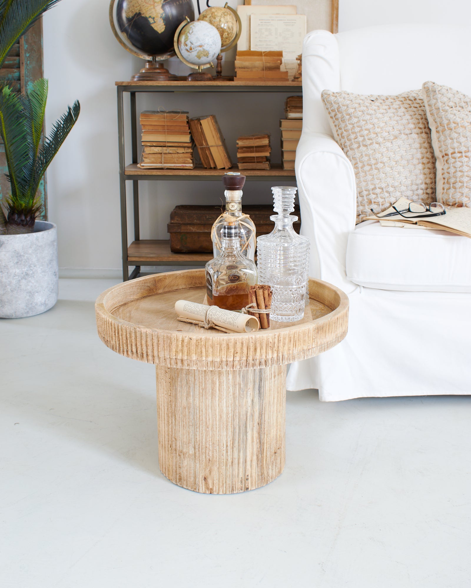 Tavolino rotondo in legno East Colonial Small 50 cm - OrchideaMilano1981