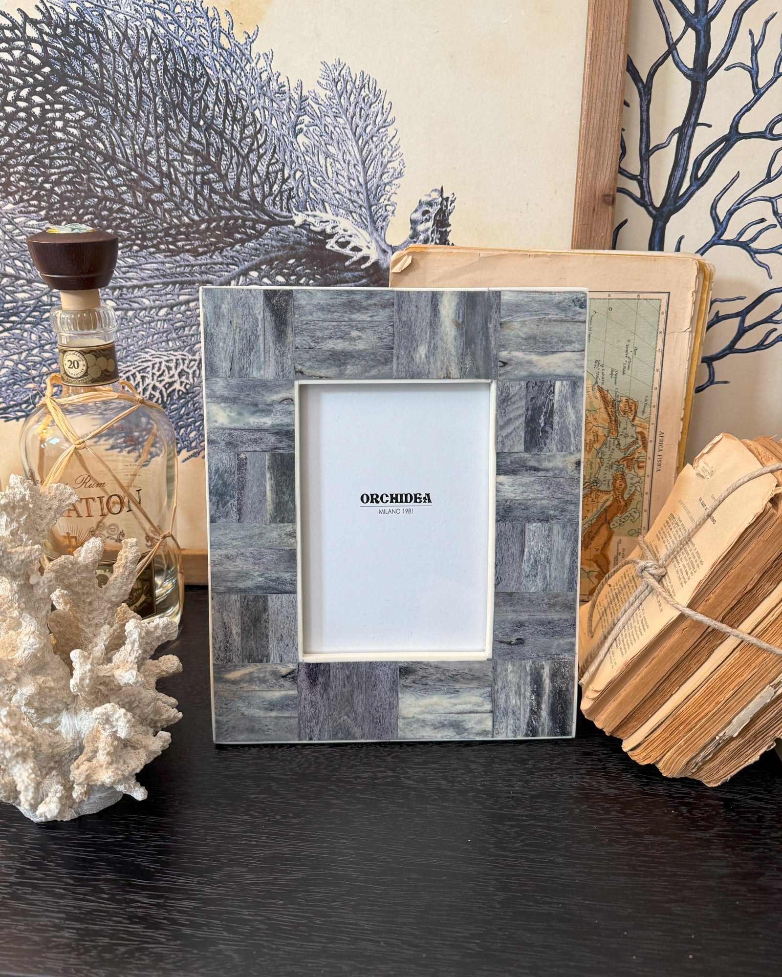 Portafoto con cornice in osso Dusty Blue Edge - OrchideaMilano1981