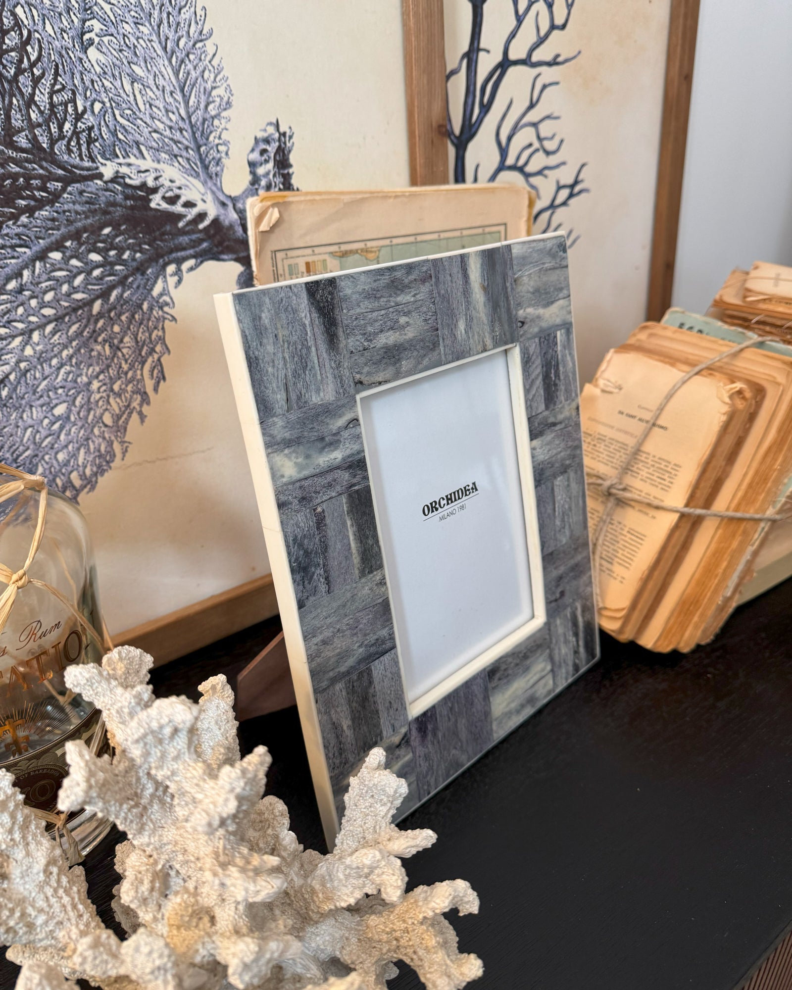 Portafoto con cornice in osso Dusty Blue Edge - OrchideaMilano1981
