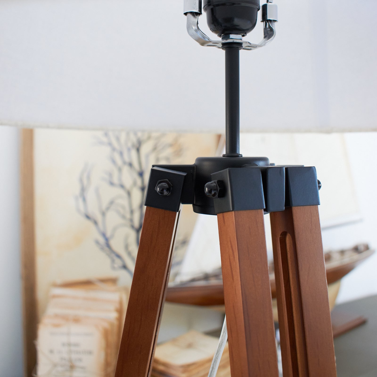 Lampada da terra in legno Zoagli - OrchideaMilano1981