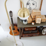 Lampada da terra in metallo, marmo e vetro opalino St. Germain - OrchideaMilano1981