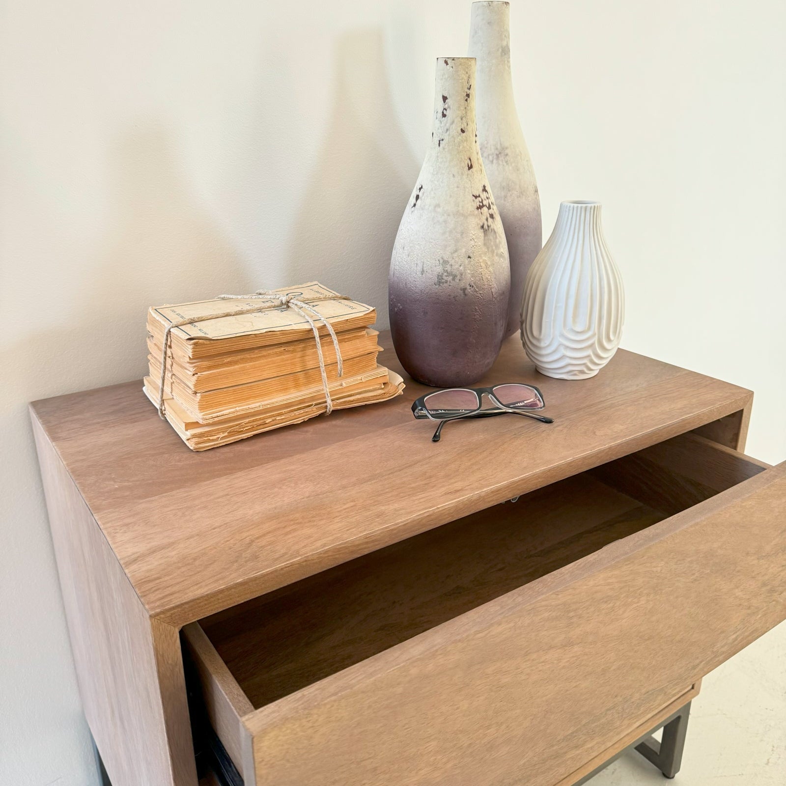 Comodino 2 cassetti in legno e ferro Skyline 60 cm - OrchideaMilano1981