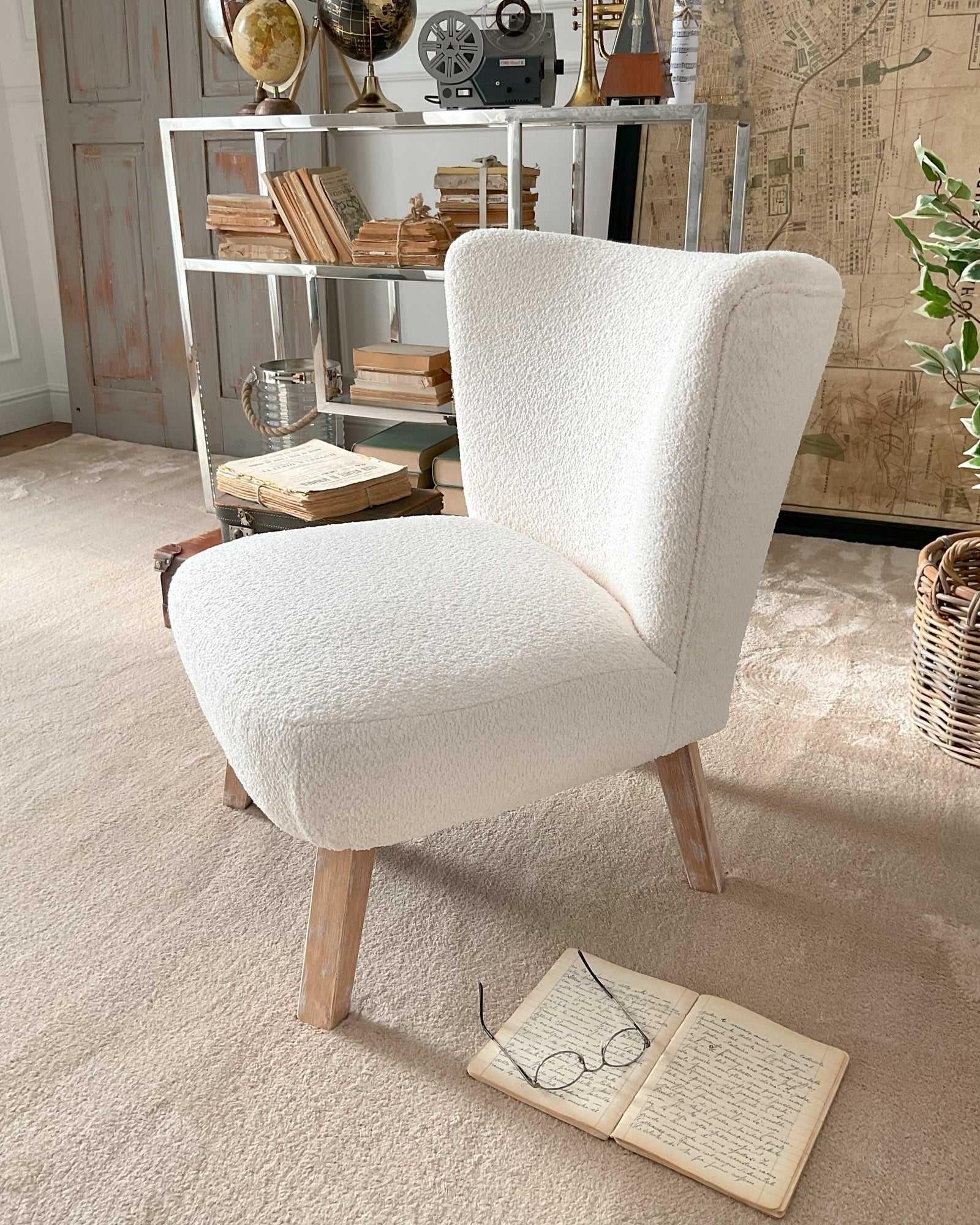 Poltrona in tessuto bouclé e legno Pure White - OrchideaMilano1981