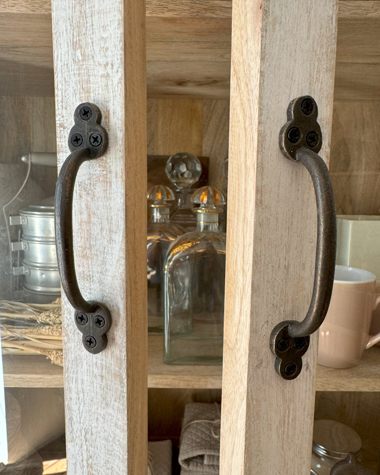 Vetrina 2 ante in legno massello Antigua 124 cm - OrchideaMilano1981